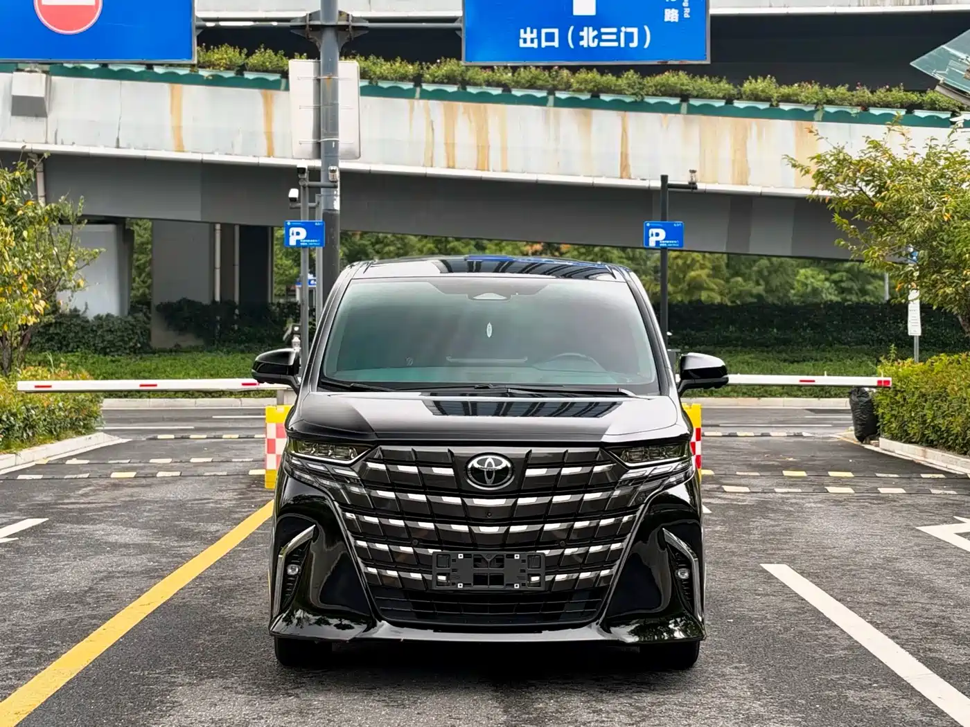 Toyota Alphard 2024 — пригон из Китая