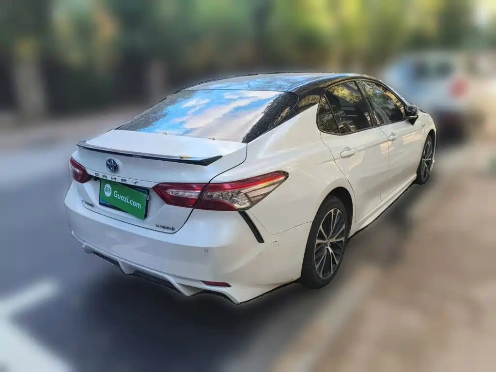 Фото 4 - Toyota Camry