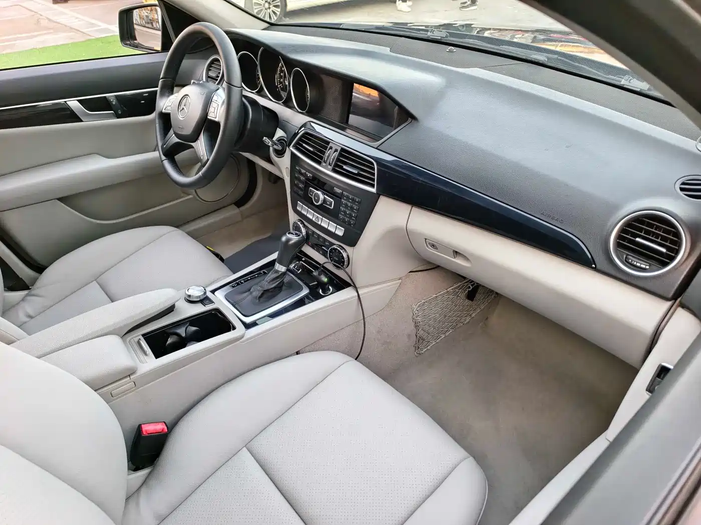 Mercedes-Benz C-Class 2013 Model C 180 CGI Classic фото 17