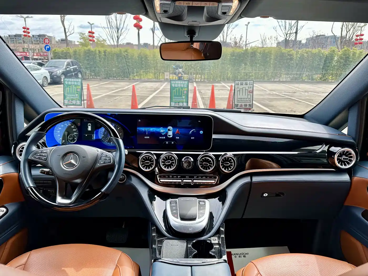Mercedes-Benz Vito 2023 2.0T Business 7-Seater фото 7