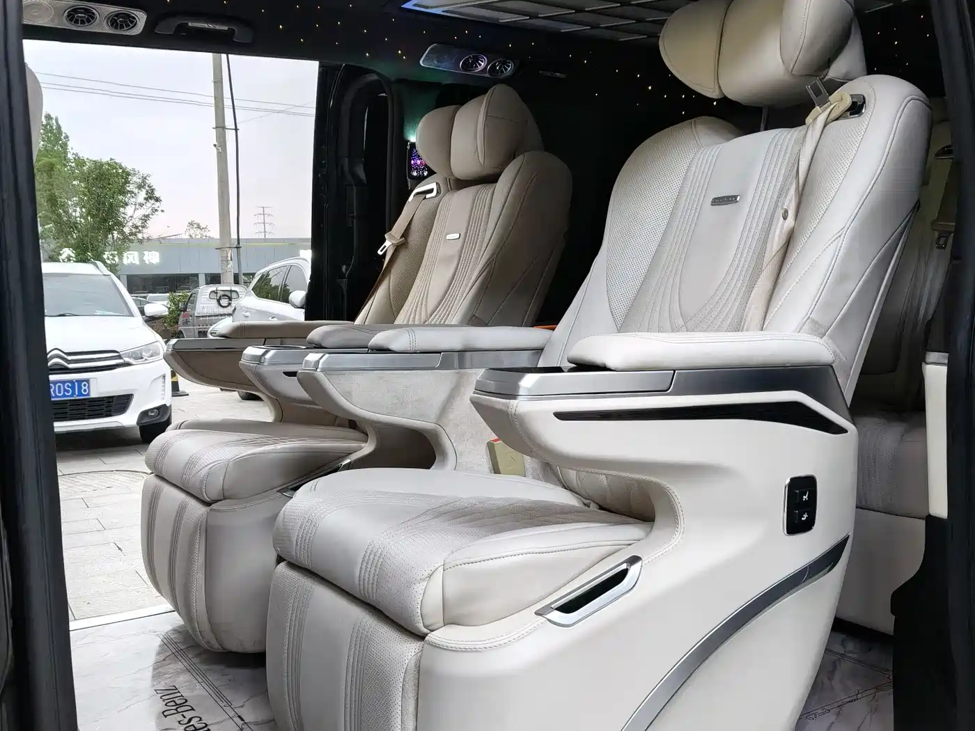 Mercedes-Benz V-Class 2022 V 260 Pilot Edition фото 8