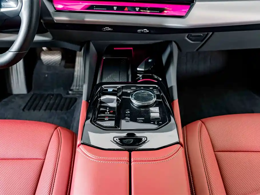 Photo 14 - BMW i5