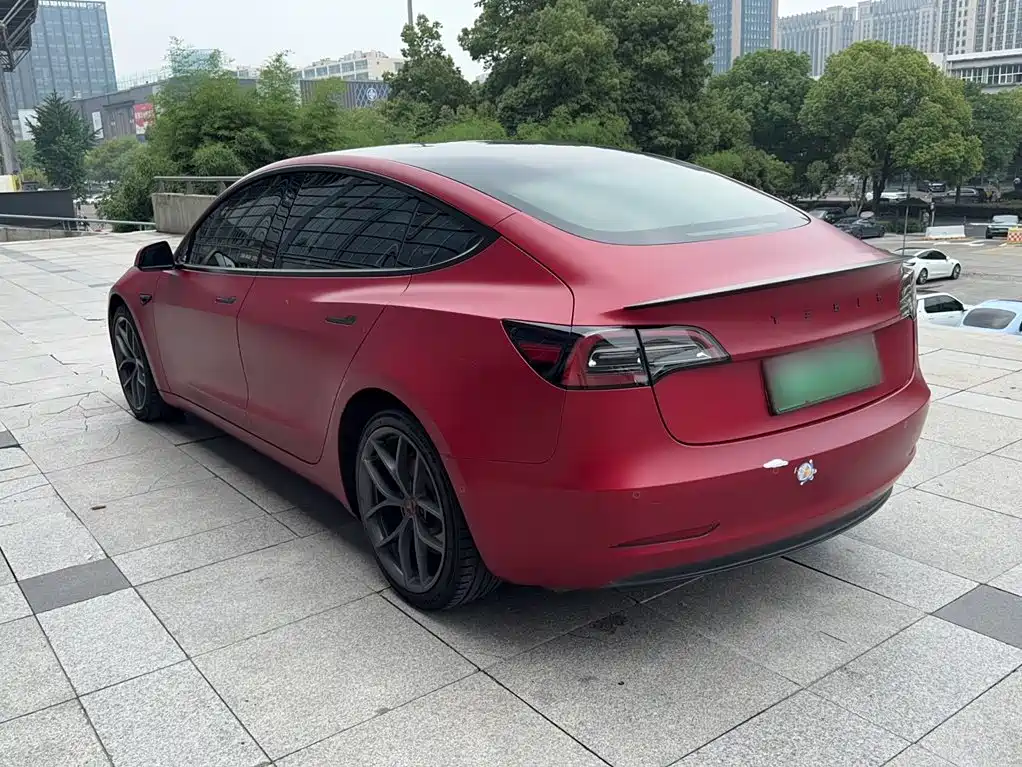 Фото 12 - Tesla Model 3