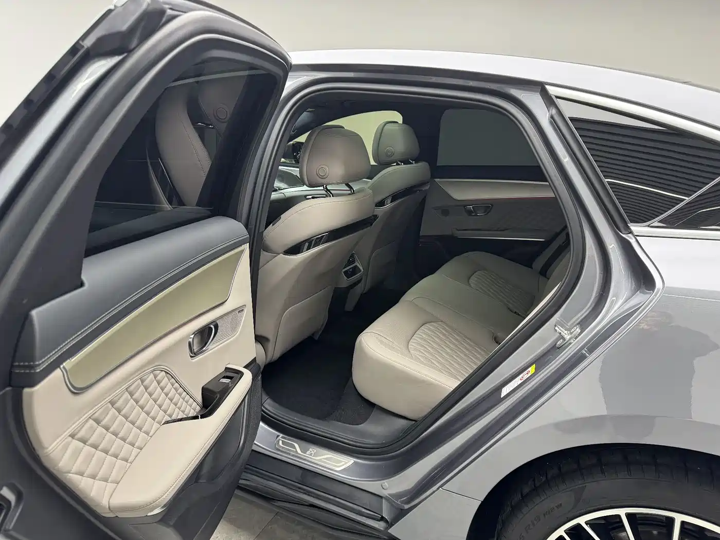 BYD Han 2024 DM-i Glory Edition 121KM Premium фото 13