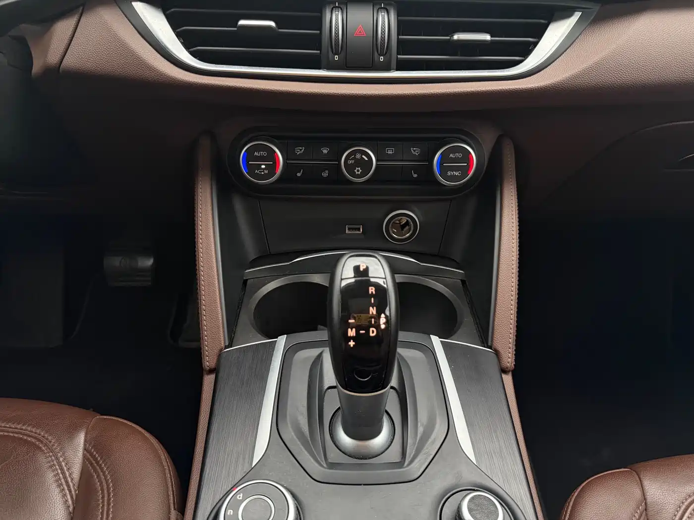 Alfa Romeo Stelvio 2019 2017 2.0T 200HP Luxury Edition