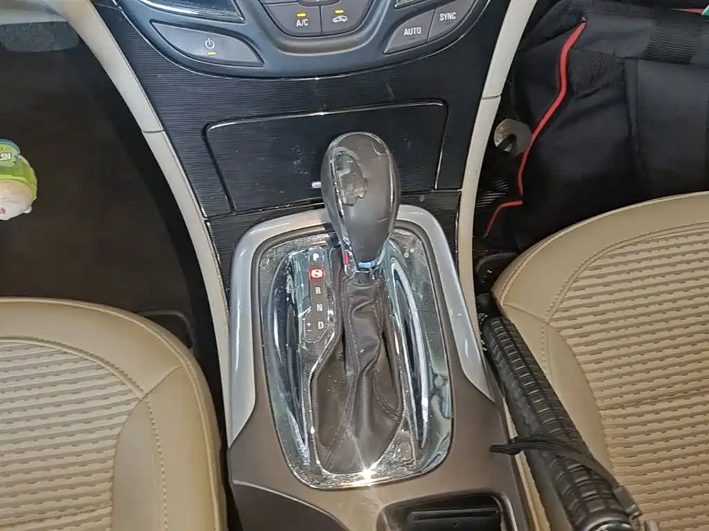 Buick Regal 2015 2.0L Leading Fashion Model фото 14