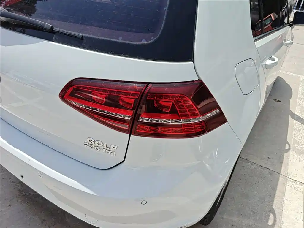 Volkswagen Golf 2017 230TSI Auto Comfort Millionth Anniversary Edition фото 8
