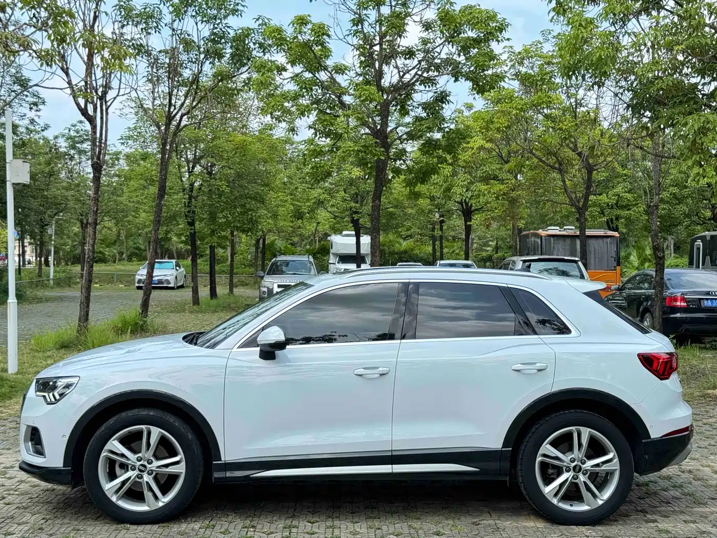 Audi Q3 2022 35 TFSI Fashion Elegance фото 3