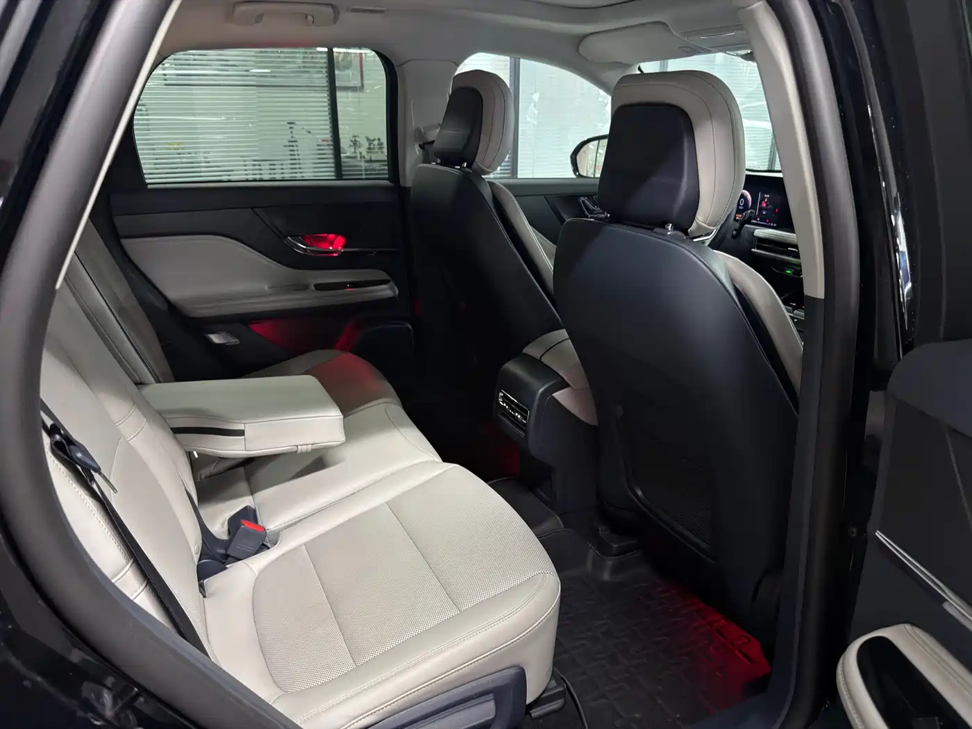 LINCOLN ADVENTURER