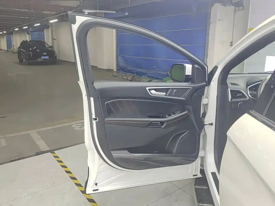 Фото 7 - Ford Edge