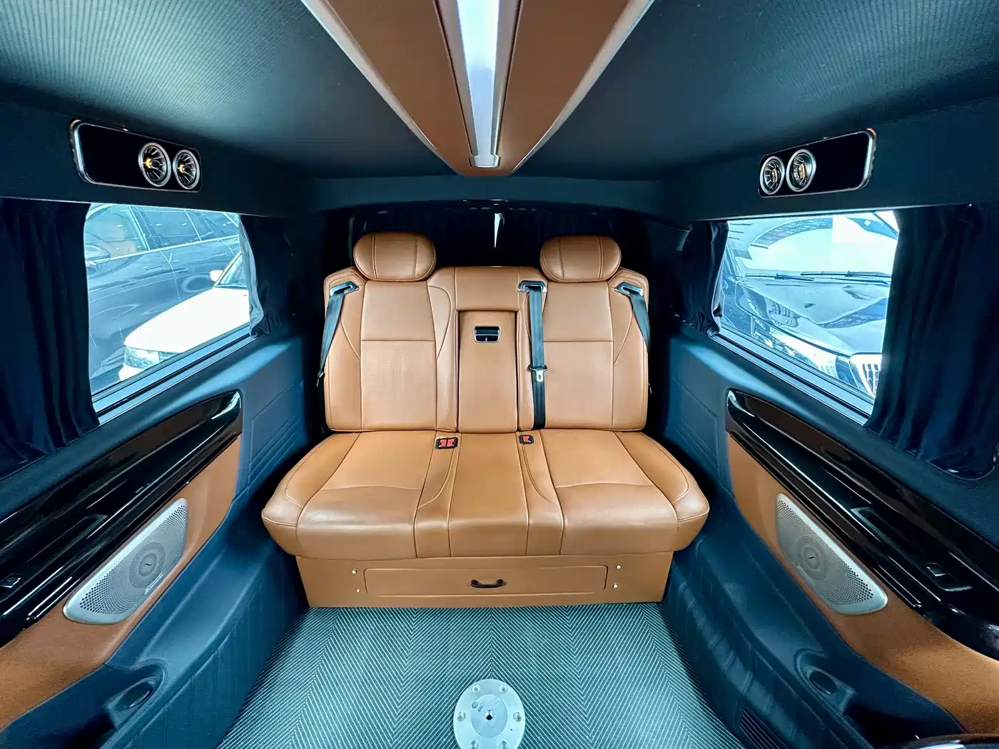 Mercedes-Benz Vito 2023 2.0T Business 7-Seater фото 19