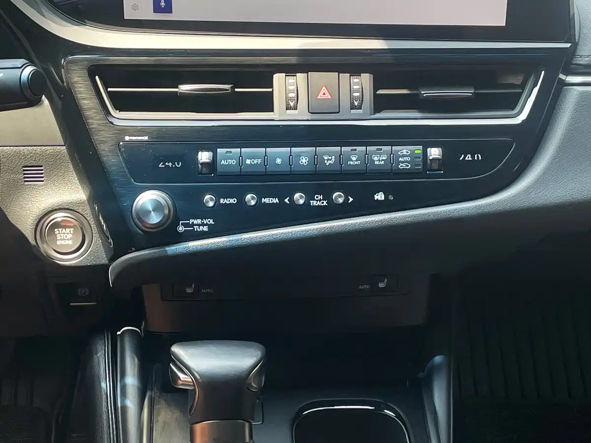 Lexus ES 2023 200 Excellence Edition фото 19