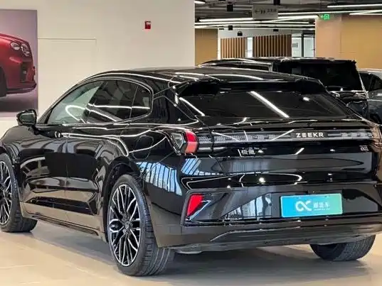 2025 ZEEKR 001