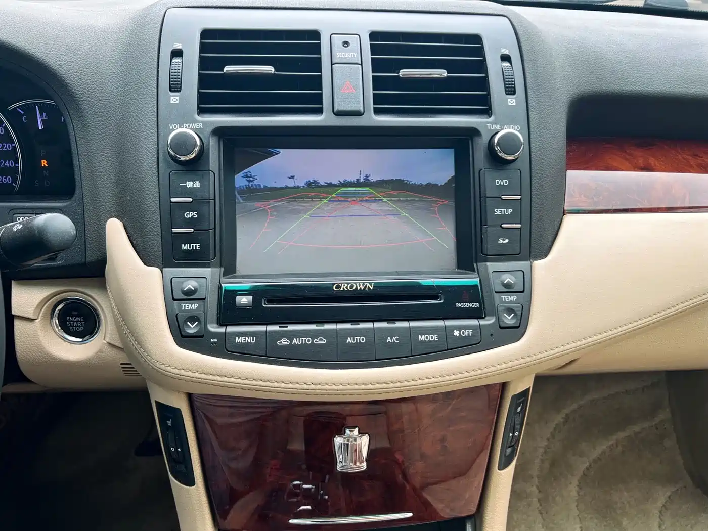 Toyota Crown 2012 2.5L Royal Navigation Edition фото 6