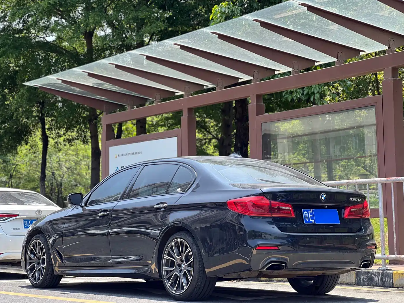 BMW 5 Series 2018 530Li Leading M Sport Package фото 7