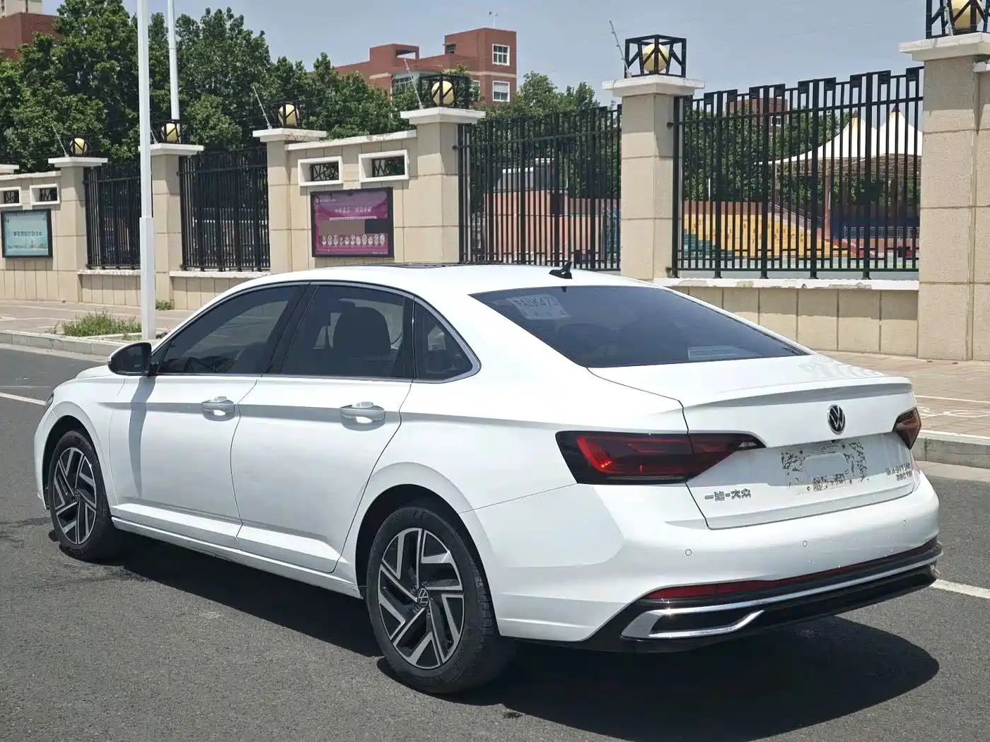 Volkswagen Sagitar 2023 Model Year 280TSI DSG Surpass Edition фото 8