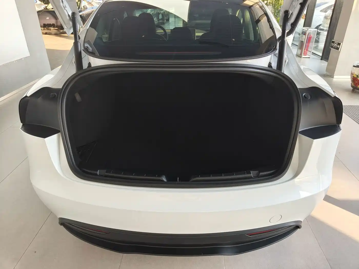 Tesla Model 3 2026 2025 Model Year Facelift Rear-Wheel Drive