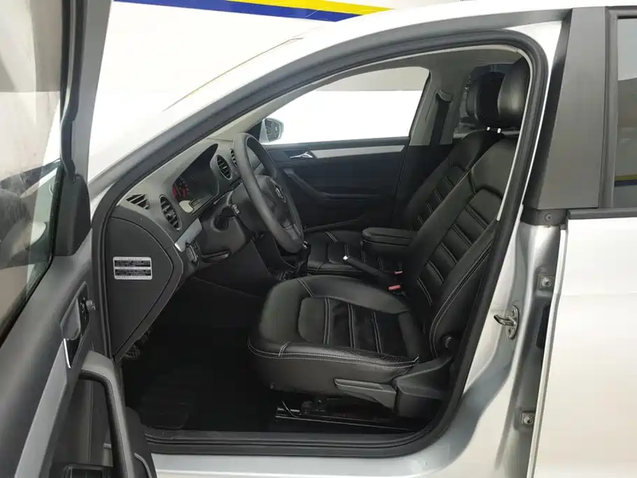 Фото 9 - Volkswagen Jetta
