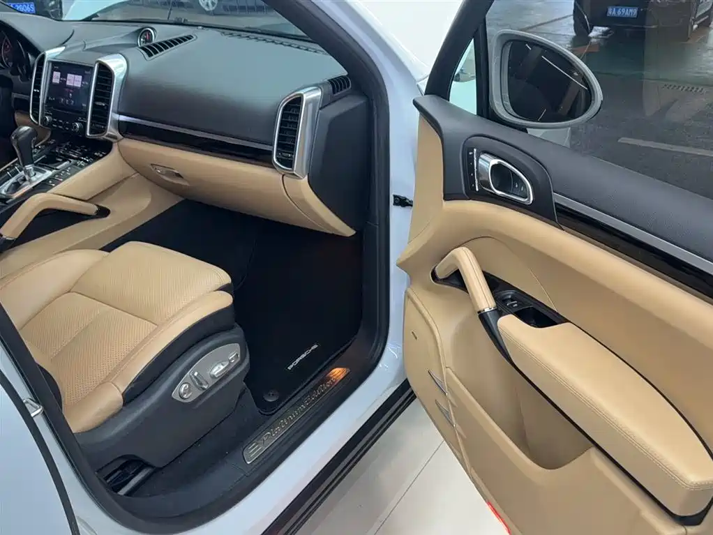Porsche Cayenne 2016 Cayenne Platinum Edition 3.0T фото 18