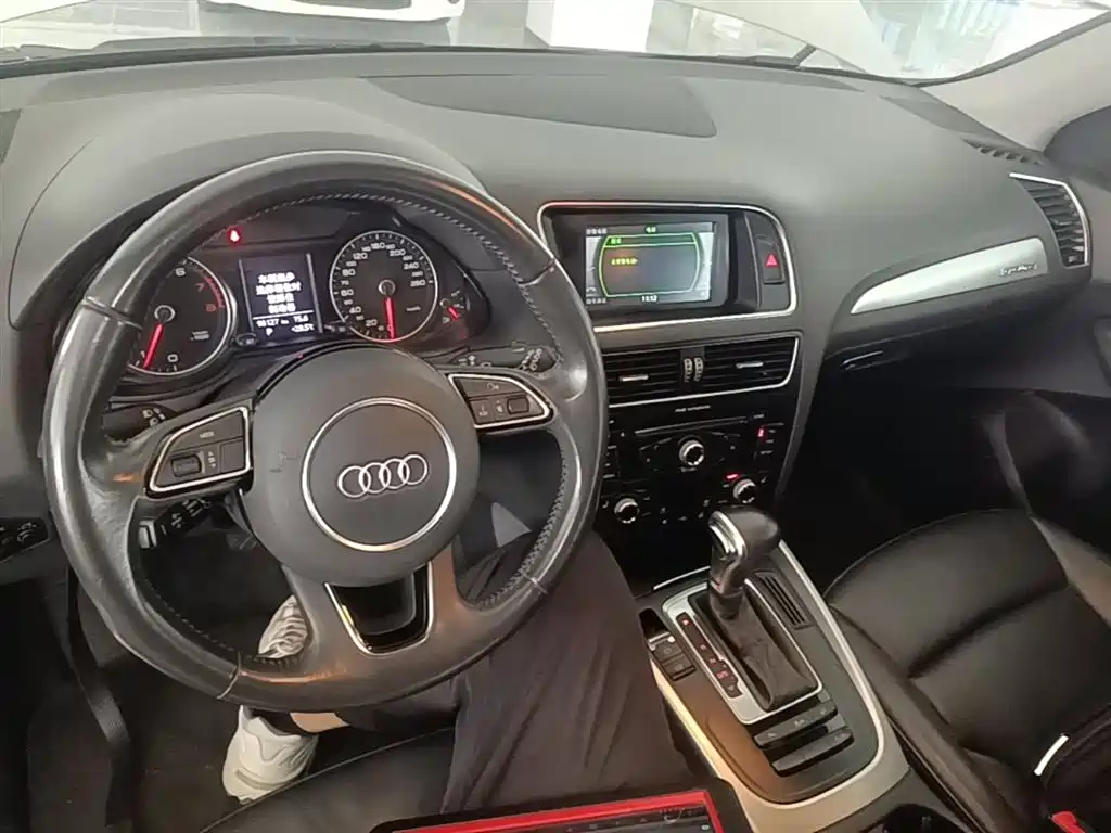 Audi Q5 2015 40 TFSI Technology фото 10