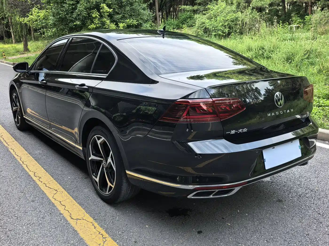 Volkswagen Magotan 2023 Model 2 Million Commemorative Edition 330TSI DSG Luxury фото 7