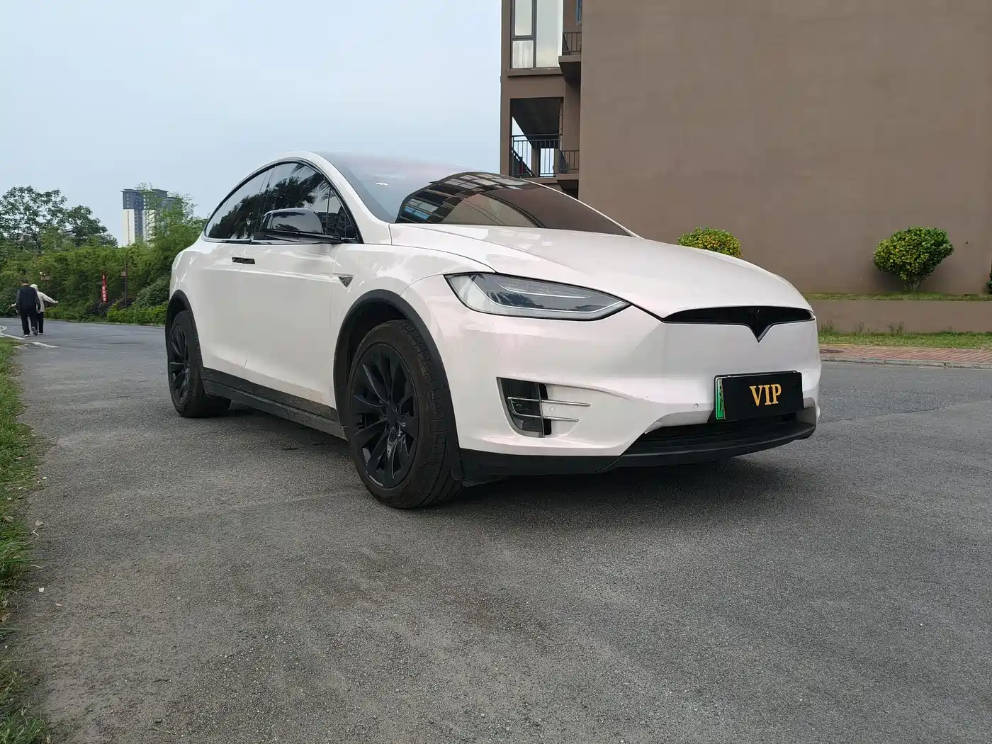 TESLA MODEL X