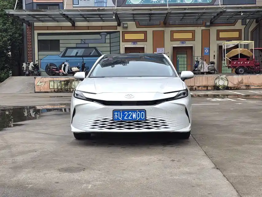 Toyota Camry 2024 2.0G Premium Edition