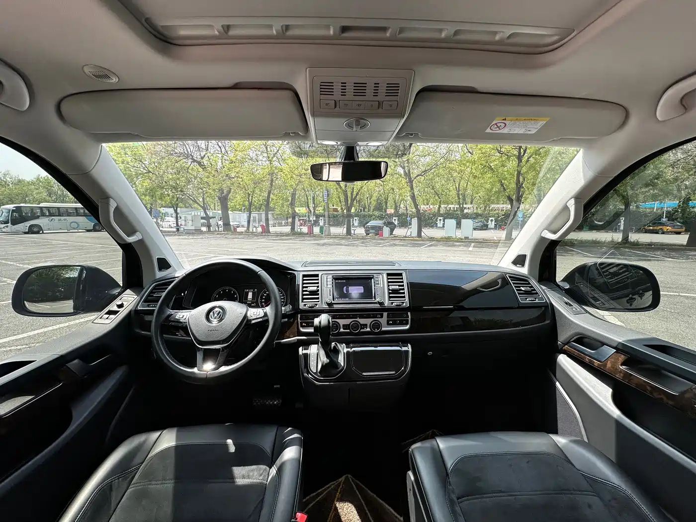 Volkswagen Multivan 2018 2.0TSI 4WD Premium Edition 7-Seater фото 10