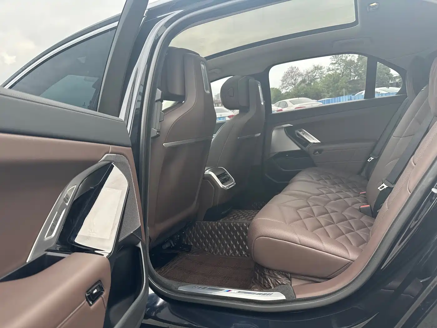 BMW 7 Series 2023 Model 735Li M Sport Package фото 12