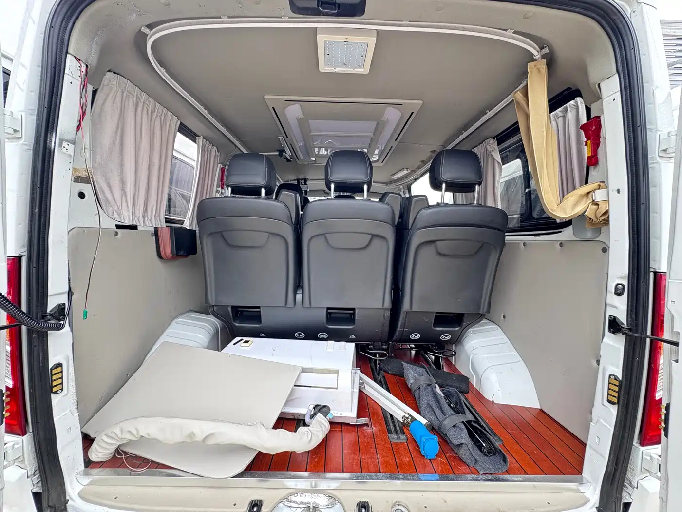 SAIC Maxus Xintu V80 2020 2.0T Manual PLUS Urban Edition Short Wheelbase Ultra-low Roof 7/8/9 Seats фото 17