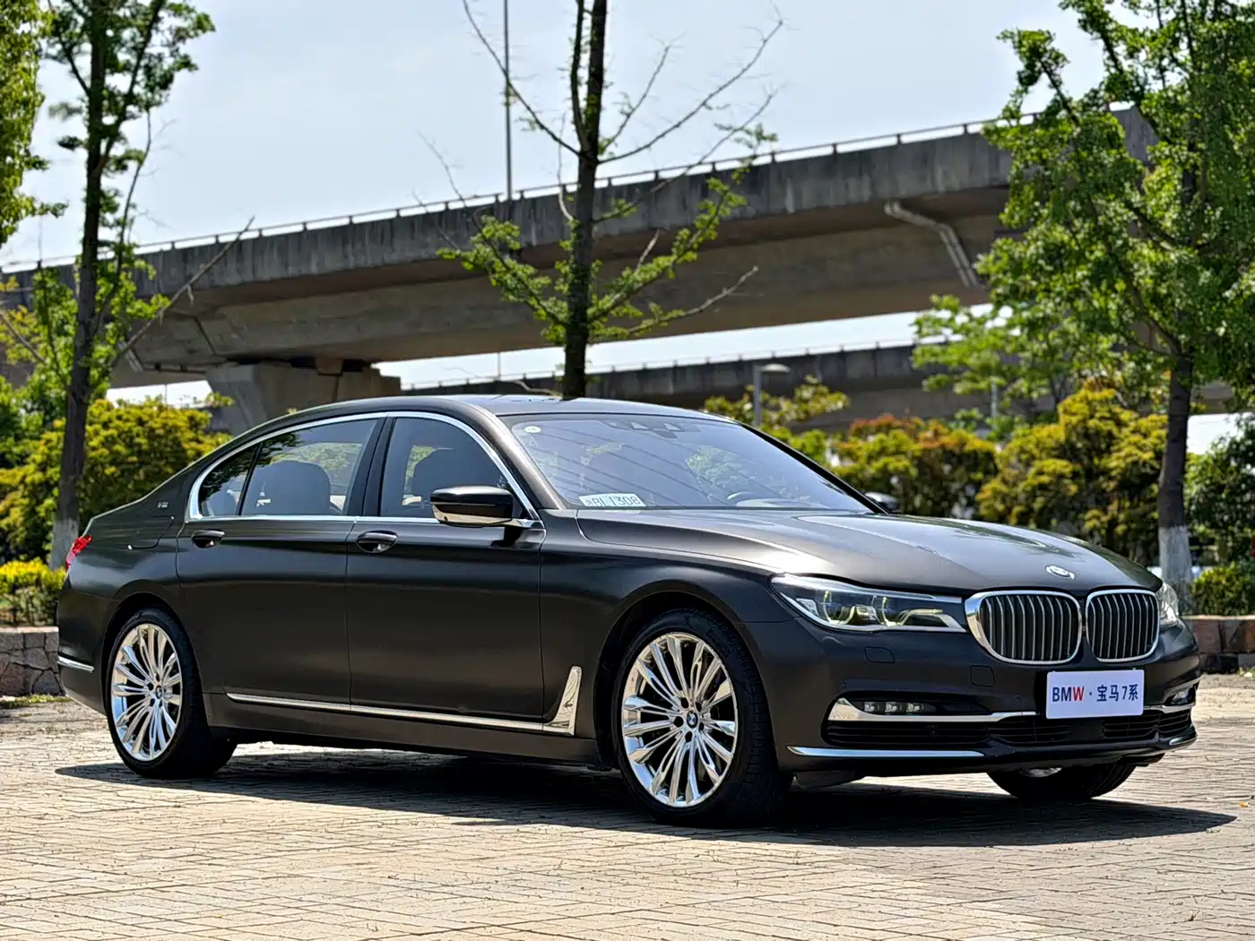 BMW 7 Series 2017 M760Li xDrive Excellence Luxury фото 3
