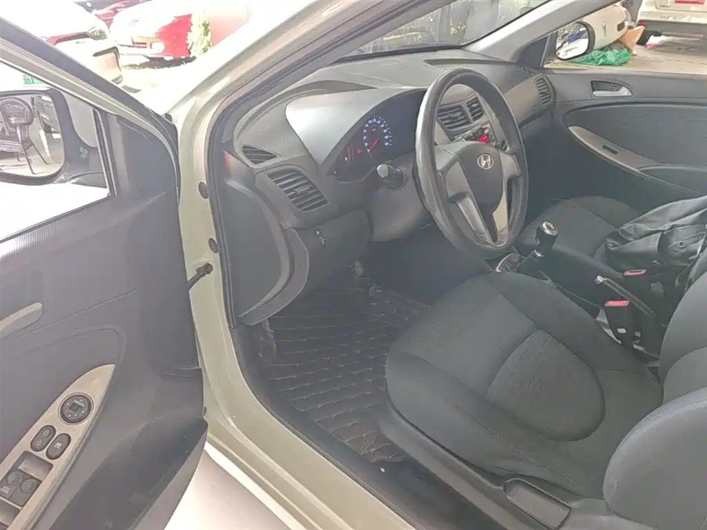 Hyundai Reina 2014 1.4L Manual GLX фото 16