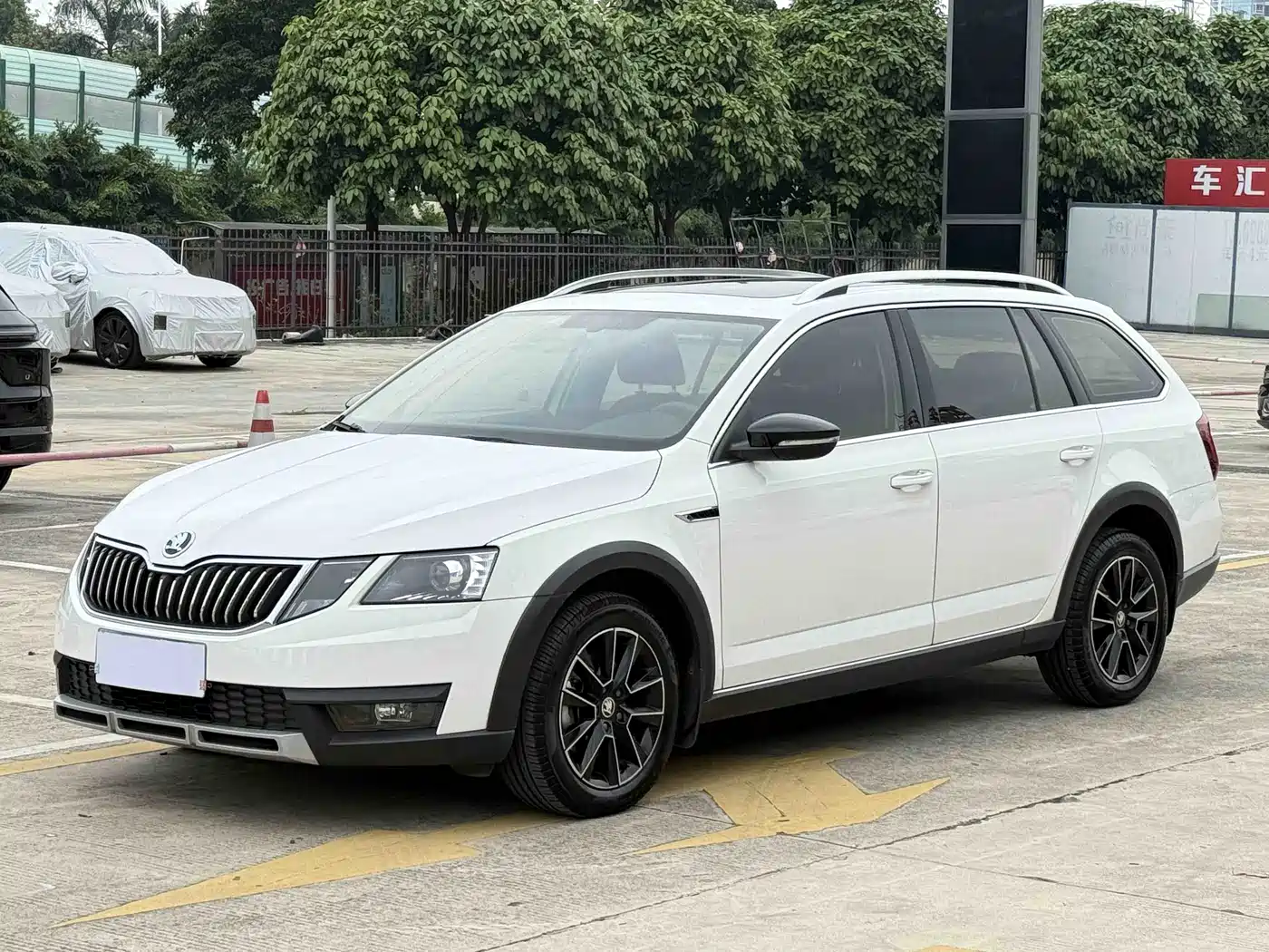 Škoda Octavia 2019 Wagon TSI230 DSG Luxury Edition China V