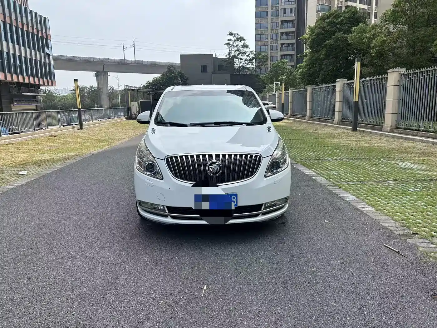Buick GL8 2014 2.4L LT Luxury Business Executive фото 2