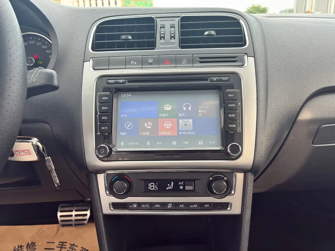 Volkswagen Polo 2014 1.6L Cross Polo Automatic фото 12