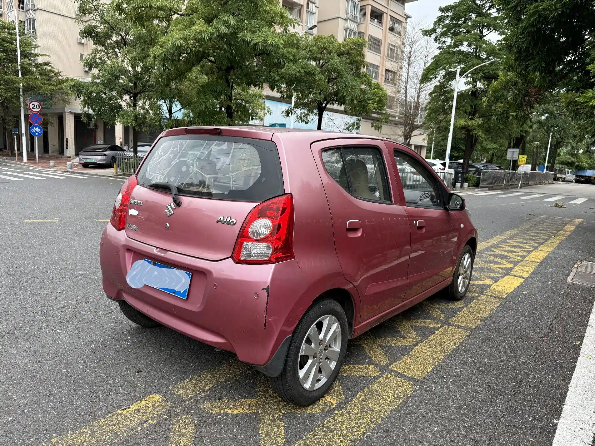 Фото 13 - Suzuki Alto
