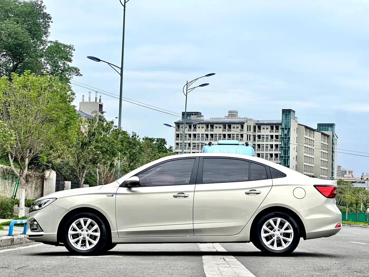 Фото 7 - Roewe i5