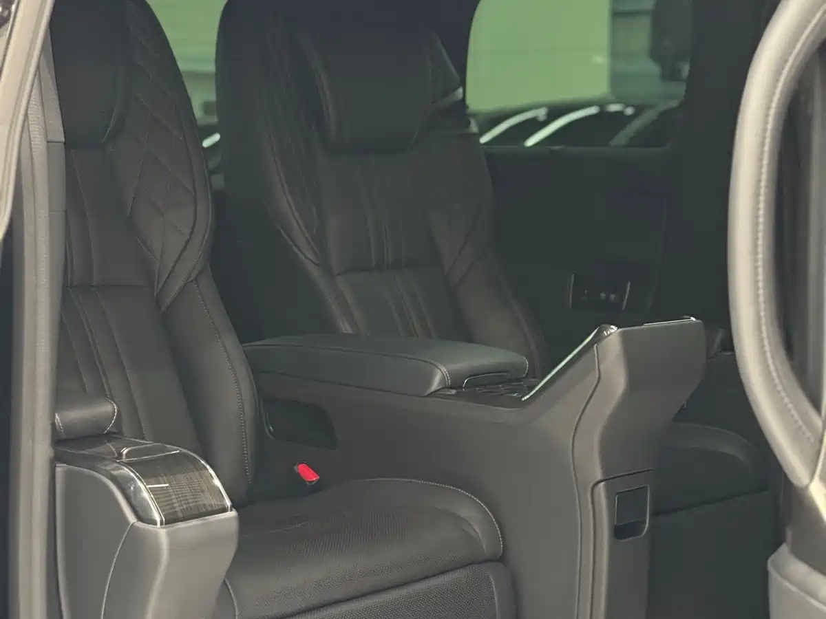 Lexus LM 2020 300h 4-Seat Imperial Edition фото 10