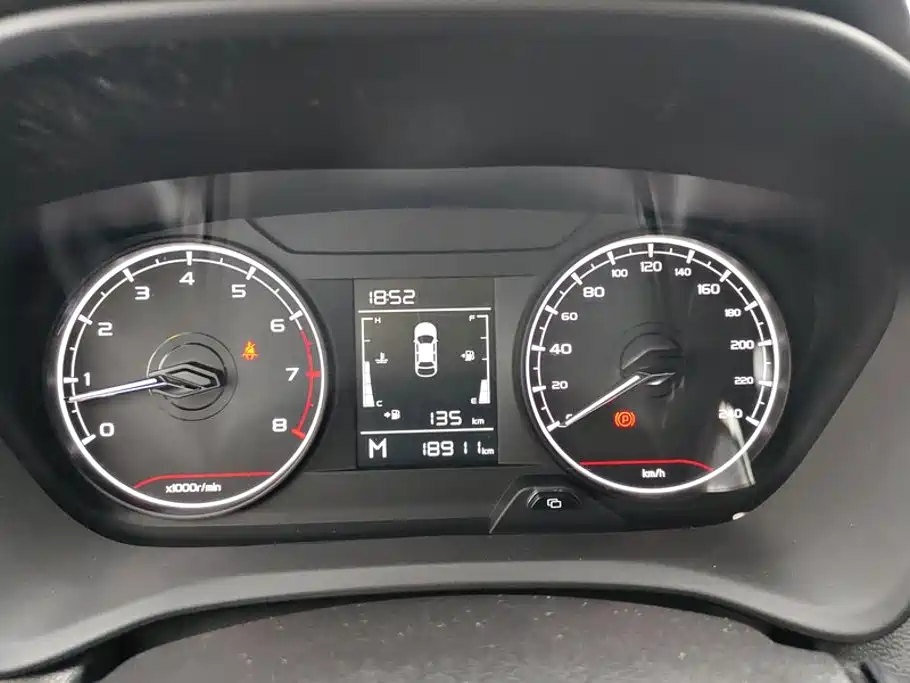 Фото 14 - Geely Vision X3