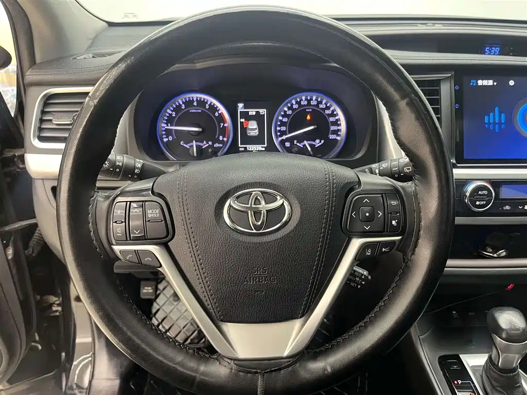 TOYOTA HIGHLANDER