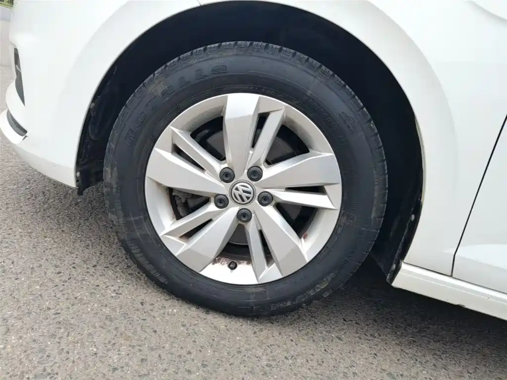 Volkswagen Polo 2019 Plus 1.5L Automatic Panorama Enjoyment Edition фото 23