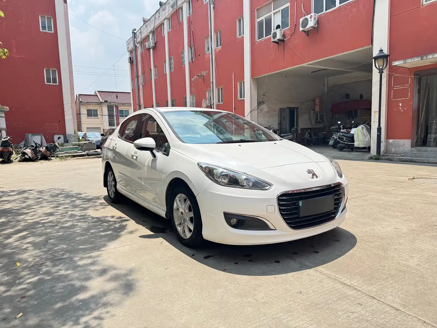 Peugeot 308 2013 Model 1.6L Automatic Trend Style фото 2