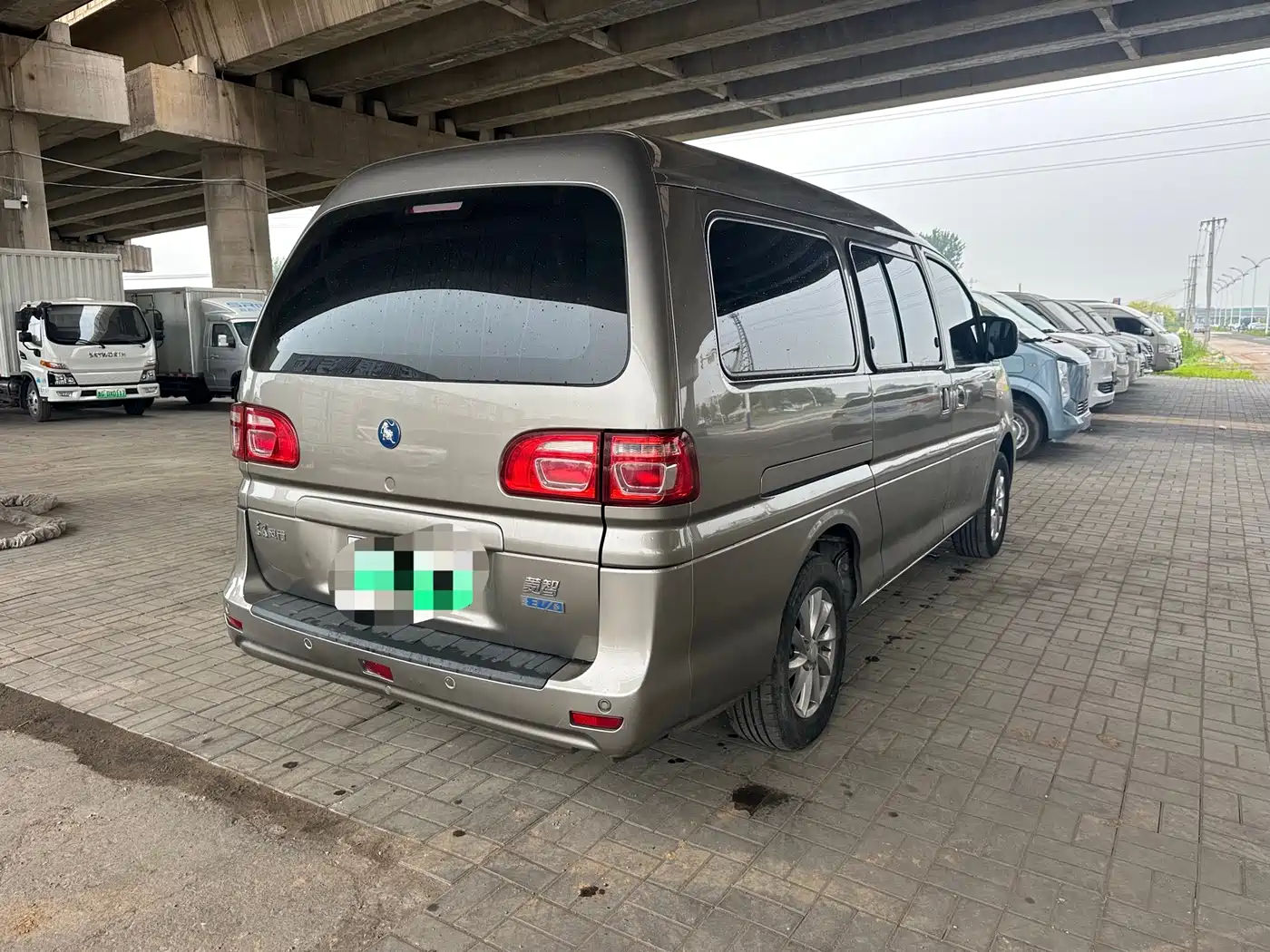 Dongfeng Fengxing Lingzhi New Energy 2025 2025 Model 410km Operational Edition Standard 9-Seater