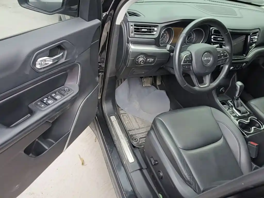 Jeep Commander 2018 2018 2.0T 4WD Ultimate Version China V