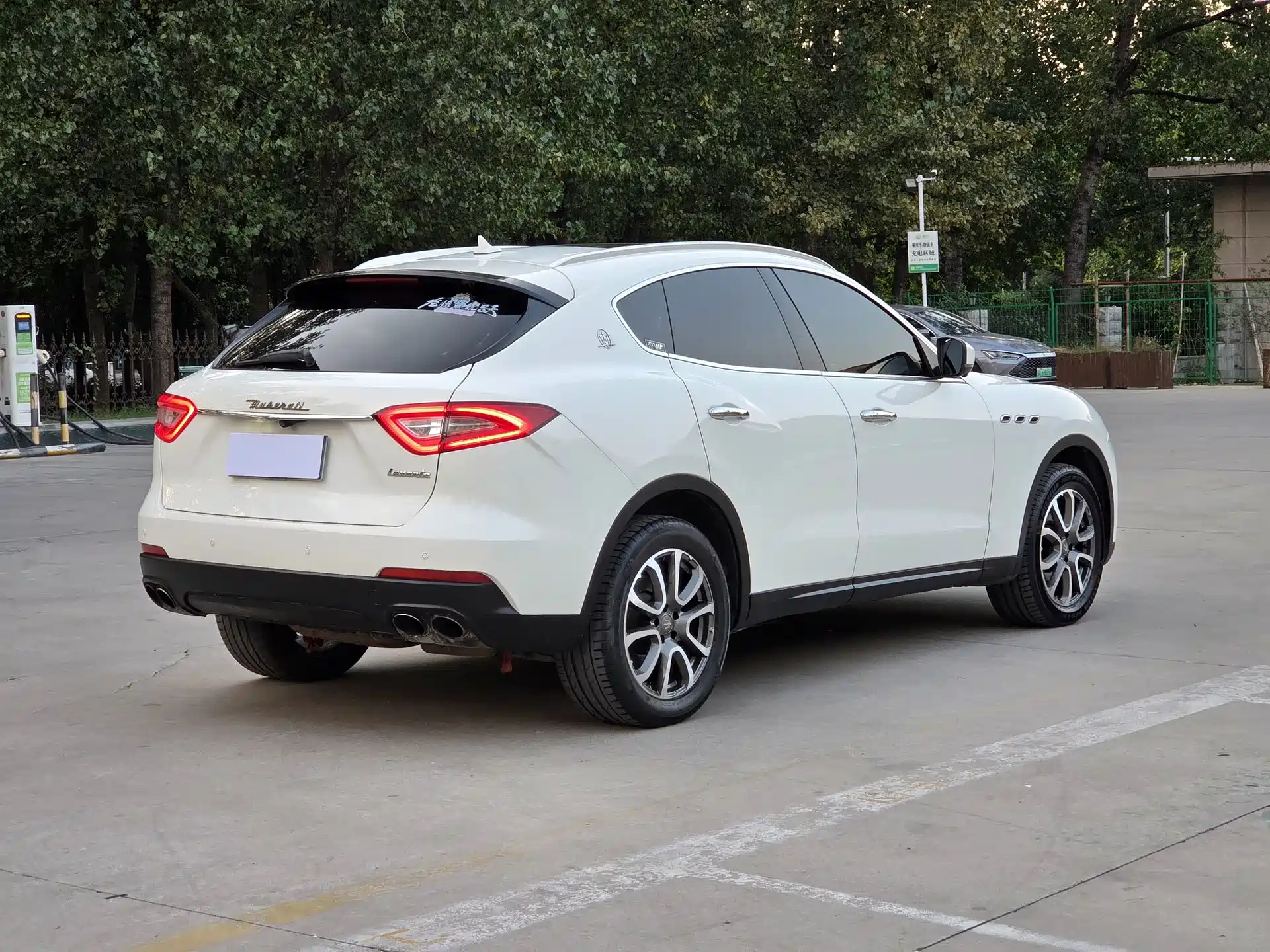 Фото 3 - Maserati Levante