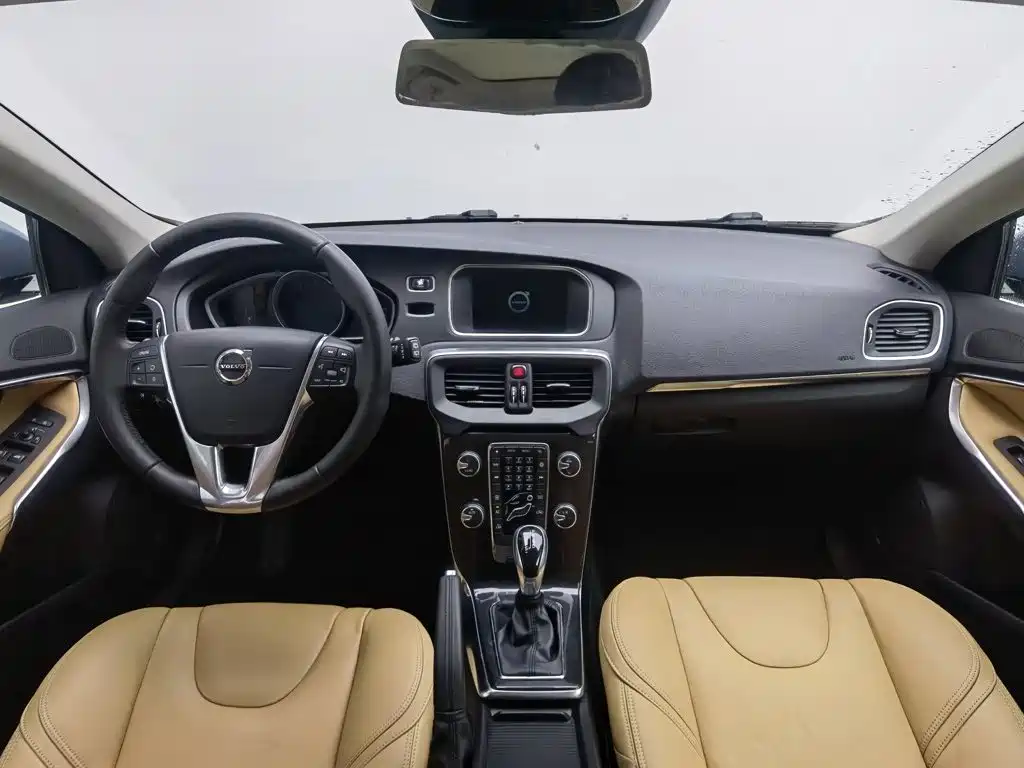 Фото 5 - Volvo V40