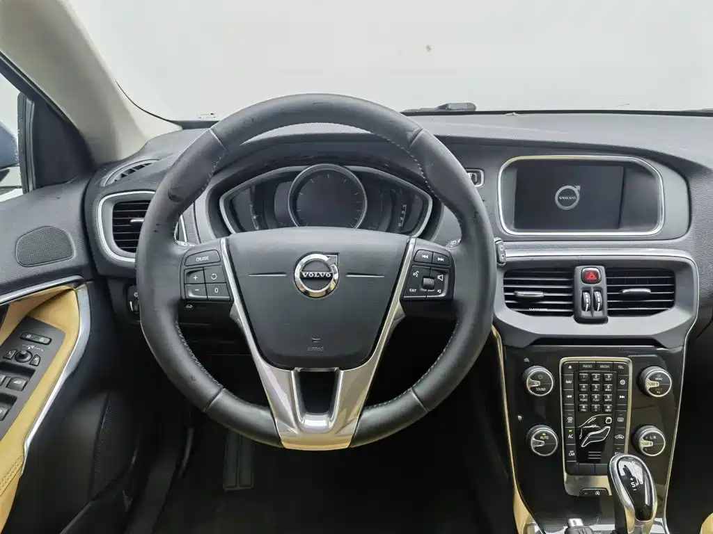 Фото 11 - Volvo V40
