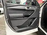 Photo 7 - Ford Explorer