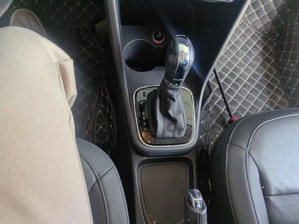 Volkswagen Polo 2016 1.6L Automatic Luxury фото 14