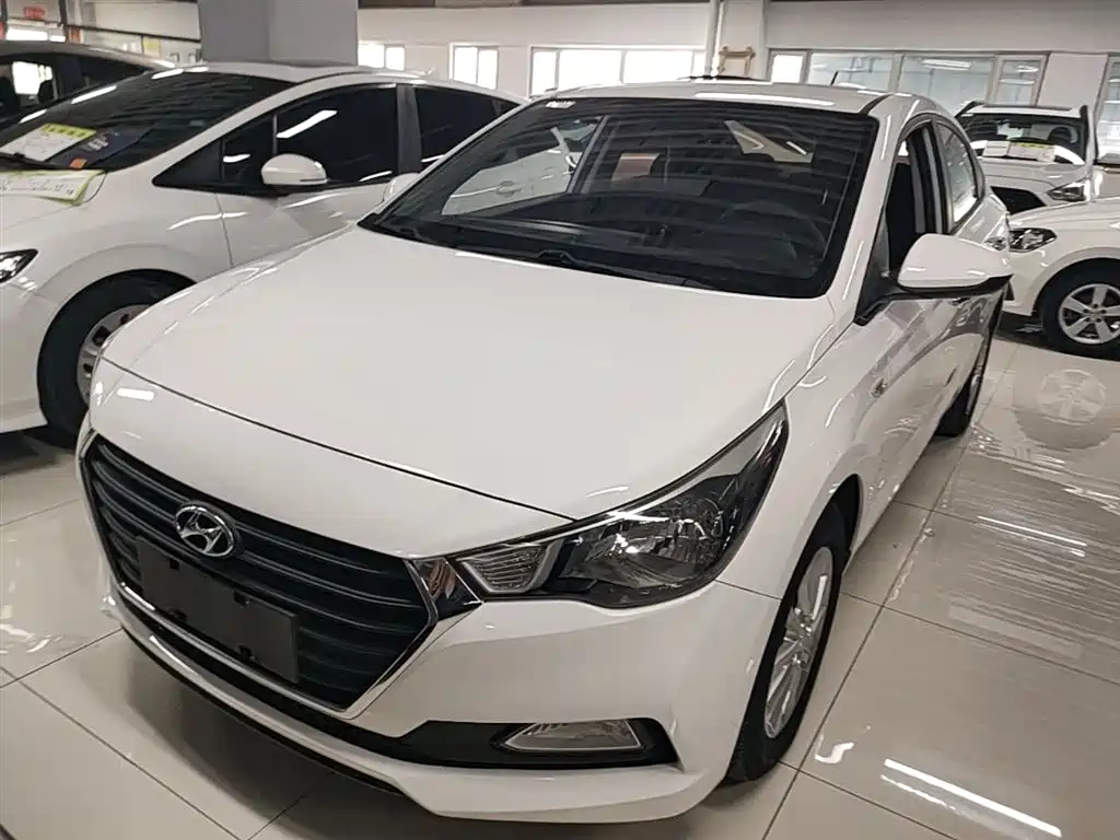 Hyundai Verna 2016 1.4L Automatic Cool Edition GLS фото 2